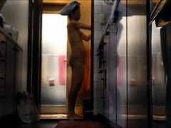 Amateur Oriental lady exposes her slim body on hidden cam